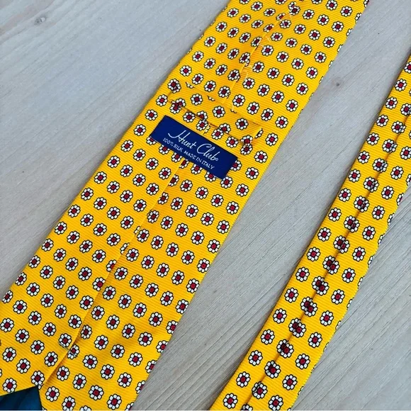 Hunt Club Men’s Yellow Floral Silk TieMade in Italy